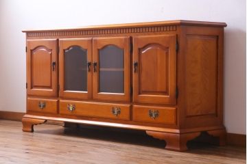中古　横浜クラシック家具　ダニエル(Daniel)　アーリーアメリカン　A-206　サイドボード(リビングボード、収納棚)(定価約64万円)