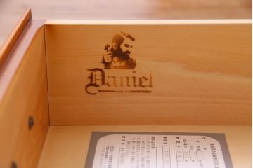 中古　横浜クラシック家具　ダニエル(Daniel)　アーリーアメリカン　A-206　サイドボード(リビングボード、収納棚)(定価約64万円)