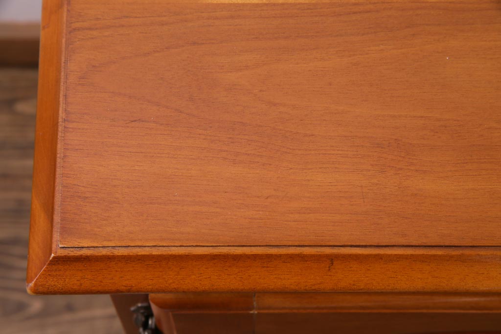 中古　横浜クラシック家具　ダニエル(Daniel)　アーリーアメリカン　A-206　サイドボード(リビングボード、収納棚)(定価約64万円)