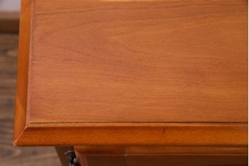 中古　横浜クラシック家具　ダニエル(Daniel)　アーリーアメリカン　A-206　サイドボード(リビングボード、収納棚)(定価約64万円)