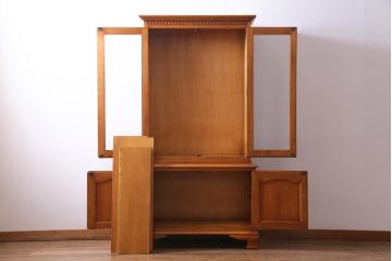 中古　横浜クラシック家具　ダニエル(Daniel)　飽きの来ないデザインのカップボード(キャビネット、食器棚)(定価約65万円)(1)