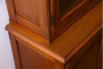 中古　横浜クラシック家具　ダニエル(Daniel)　飽きの来ないデザインのカップボード(キャビネット、食器棚)(定価約65万円)(1)