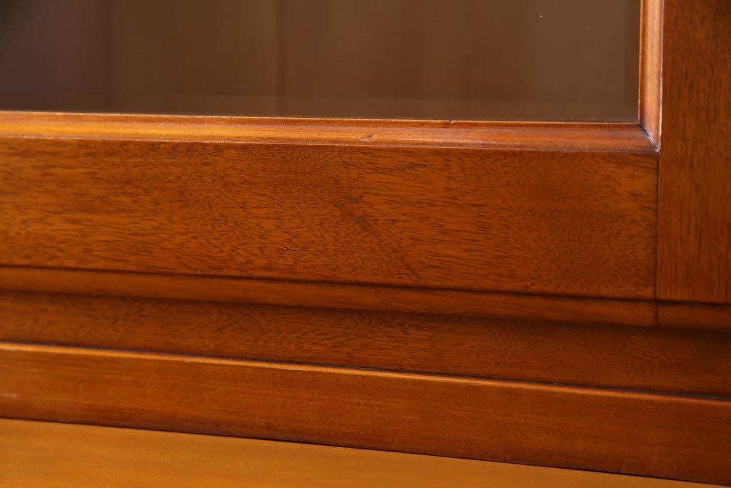 中古　横浜クラシック家具　ダニエル(Daniel)　飽きの来ないデザインのカップボード(キャビネット、食器棚)(定価約65万円)(1)