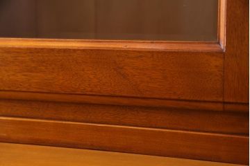 中古　横浜クラシック家具　ダニエル(Daniel)　飽きの来ないデザインのカップボード(キャビネット、食器棚)(定価約65万円)(1)