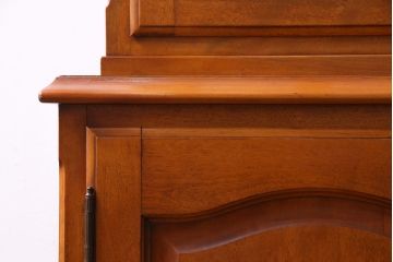 中古　横浜クラシック家具　ダニエル(Daniel)　飽きの来ないデザインのカップボード(キャビネット、食器棚)(定価約65万円)(1)