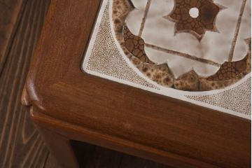 北欧ビンテージ　G-PLAN(ジープラン)　チーク材　レトロ家具と相性の良いタイルトップのセンターテーブル(コーヒーテーブル)