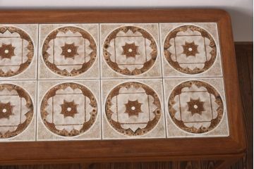 北欧ビンテージ　G-PLAN(ジープラン)　チーク材　レトロ家具と相性の良いタイルトップのセンターテーブル(コーヒーテーブル)