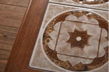 北欧ビンテージ　G-PLAN(ジープラン)　チーク材　レトロ家具と相性の良いタイルトップのセンターテーブル(コーヒーテーブル)