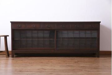 ラフジュ工房オリジナル　当店オリジナルガラス入り　味わい深い建具の脚付きテレビボード(リビングボード、サイドボード、戸棚)