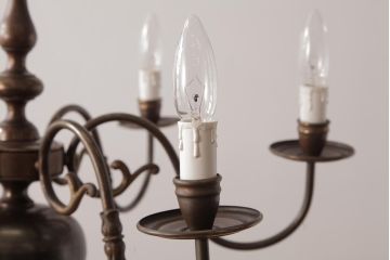 ヨーロッパアンティーク　ベルギー　青銅製　装飾を抑えた作りのシックなシャンデリア(6灯、天井照明、吊り下げ照明)