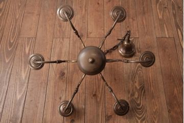 ヨーロッパアンティーク　ベルギー　青銅製　装飾を抑えた作りのシックなシャンデリア(6灯、天井照明、吊り下げ照明)