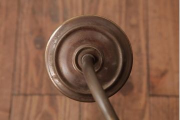 ヨーロッパアンティーク　ベルギー　青銅製　装飾を抑えた作りのシックなシャンデリア(6灯、天井照明、吊り下げ照明)