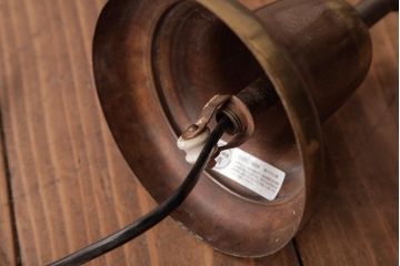 ヨーロッパアンティーク　ベルギー　青銅製　装飾を抑えた作りのシックなシャンデリア(6灯、天井照明、吊り下げ照明)