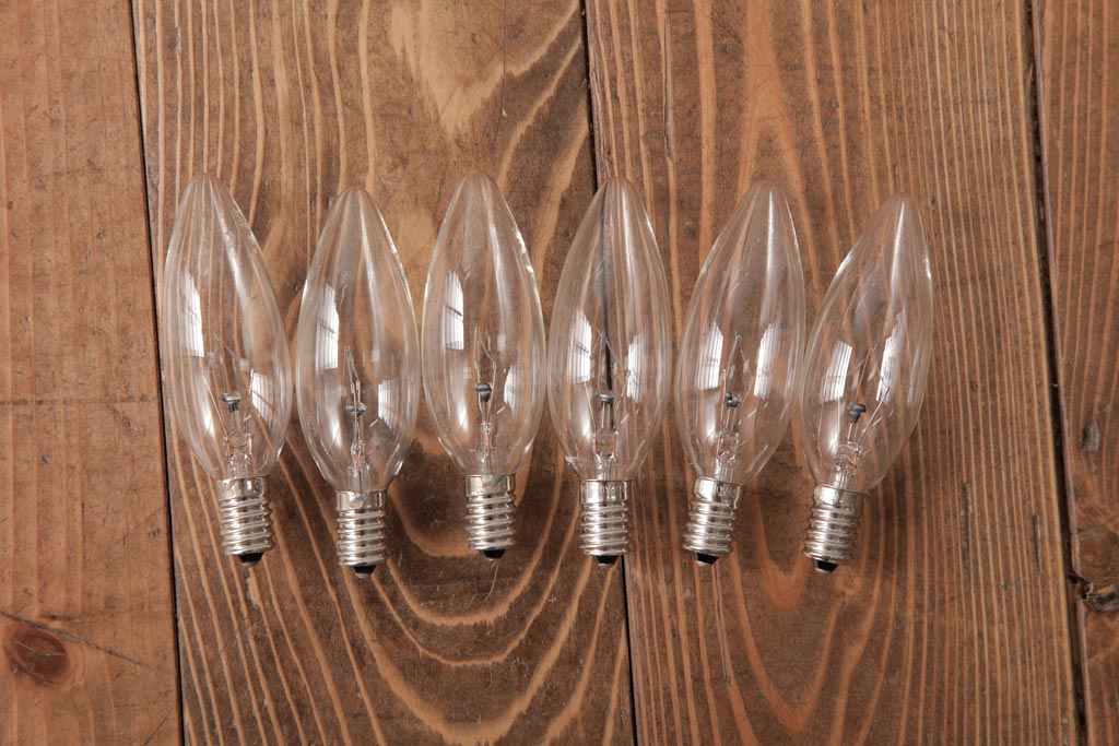 ヨーロッパアンティーク　ベルギー　青銅製　装飾を抑えた作りのシックなシャンデリア(6灯、天井照明、吊り下げ照明)