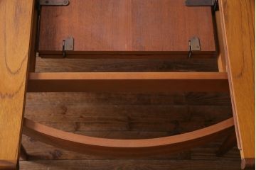 ヴィンテージ家具　北欧ビンテージ　G-PLAN(ジープラン) 板目の天板が印象的なエクステンションテーブル(ラウンドテーブル、ダイニングテーブル)
