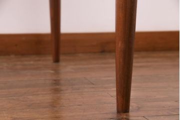ヴィンテージ家具　北欧ビンテージ　G-PLAN(ジープラン) 板目の天板が印象的なエクステンションテーブル(ラウンドテーブル、ダイニングテーブル)