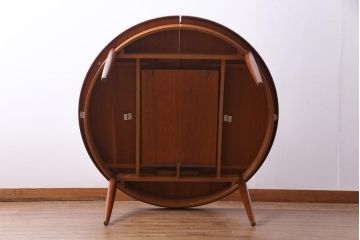 ヴィンテージ家具　北欧ビンテージ　G-PLAN(ジープラン) 板目の天板が印象的なエクステンションテーブル(ラウンドテーブル、ダイニングテーブル)