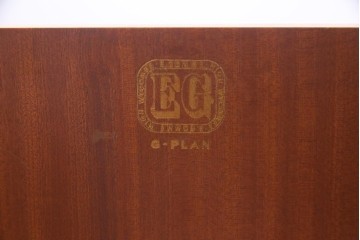 ヴィンテージ家具　北欧ビンテージ　G-PLAN(ジープラン)　Brandon(ブランドン)　ハンガー掛け付き　オーク材製のスモールワードローブ(収納棚、戸棚、キャビネット)(R-035085)