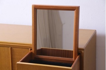 ヴィンテージ家具　北欧ビンテージ　G-PLAN(ジープラン)　Brandon(ブランドン)　ハンガー掛け付き　オーク材製のスモールワードローブ(収納棚、戸棚、キャビネット)(R-035085)