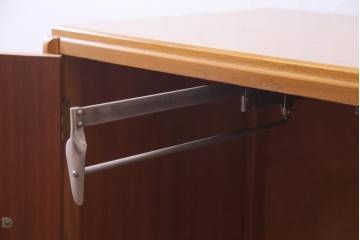 ヴィンテージ家具　北欧ビンテージ　G-PLAN(ジープラン)　Brandon(ブランドン)　ハンガー掛け付き　オーク材製のスモールワードローブ(収納棚、戸棚、キャビネット)(R-035085)