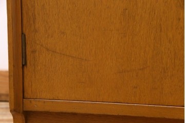 ヴィンテージ家具　北欧ビンテージ　G-PLAN(ジープラン)　Brandon(ブランドン)　ハンガー掛け付き　オーク材製のスモールワードローブ(収納棚、戸棚、キャビネット)(R-035085)