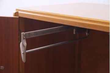 ヴィンテージ家具　北欧ビンテージ　G-PLAN(ジープラン)　Brandon(ブランドン)　ハンガー掛け付き　オーク材製のスモールワードローブ(収納棚、戸棚、キャビネット)(R-035085)