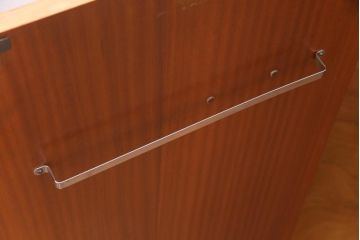 ヴィンテージ家具　北欧ビンテージ　G-PLAN(ジープラン)　Brandon(ブランドン)　ハンガー掛け付き　オーク材製のスモールワードローブ(収納棚、戸棚、キャビネット)(R-035085)