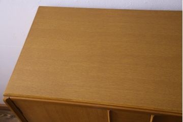 ヴィンテージ家具　北欧ビンテージ　G-PLAN(ジープラン)　Brandon(ブランドン)　ハンガー掛け付き　オーク材製のスモールワードローブ(収納棚、戸棚、キャビネット)(R-035085)