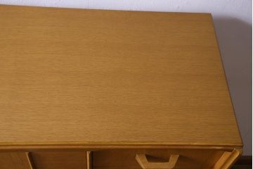 ヴィンテージ家具　北欧ビンテージ　G-PLAN(ジープラン)　Brandon(ブランドン)　ハンガー掛け付き　オーク材製のスモールワードローブ(収納棚、戸棚、キャビネット)(R-035085)
