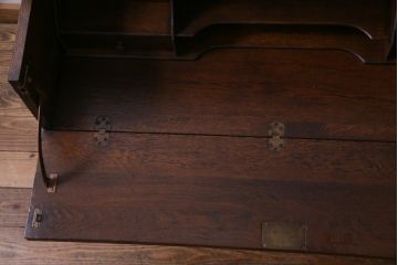 ヴィンテージ家具　イギリスビンテージ　オーク材　すっきりとしたつくりのチェスト型ライティングビューロー