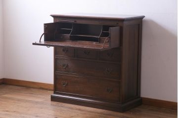ヴィンテージ家具　イギリスビンテージ　オーク材　すっきりとしたつくりのチェスト型ライティングビューロー