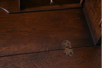 ヴィンテージ家具　イギリスビンテージ　オーク材　すっきりとしたつくりのチェスト型ライティングビューロー