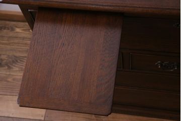 ヴィンテージ家具　イギリスビンテージ　オーク材　すっきりとしたつくりのチェスト型ライティングビューロー