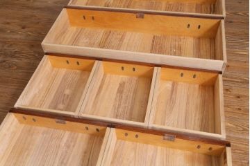 中古　伝統民芸家具　岩谷堂箪笥　菊幸　華やかな意匠の四尺整理箪笥(衣装箪笥、整理タンス)(定価約42万円)