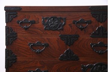 中古　伝統民芸家具　岩谷堂箪笥　菊幸　華やかな意匠の四尺整理箪笥(衣装箪笥、整理タンス)(定価約42万円)