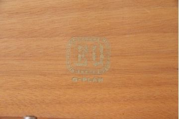 ヴィンテージ家具　北欧ビンテージ　G-PLAN(ジープラン)　Brass-fittedシリーズ　シックな雰囲気が格好の良いドレッサー(サイドボード)