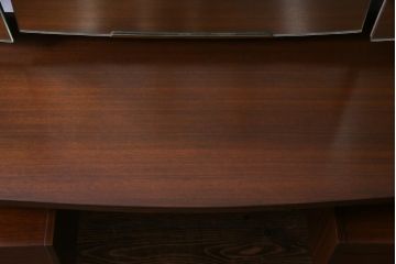 ヴィンテージ家具　北欧ビンテージ　G-PLAN(ジープラン)　Brass-fittedシリーズ　シックな雰囲気が格好の良いドレッサー(サイドボード)