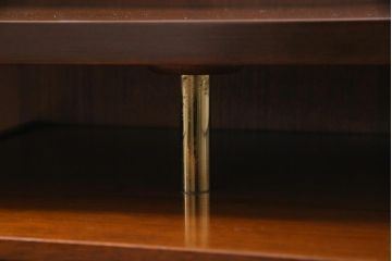 ヴィンテージ家具　北欧ビンテージ　G-PLAN(ジープラン)　Brass-fittedシリーズ　シックな雰囲気が格好の良いドレッサー(サイドボード)
