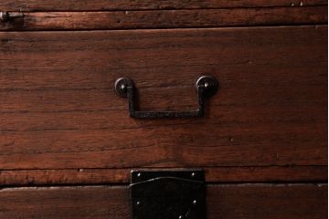 アンティーク家具　古民具・骨董　明治期　桐材製　渋い貫録のある佇まいの帳場箪笥(引き出し、桐箪笥、桐たんす)