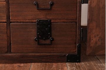 アンティーク家具　古民具・骨董　明治期　桐材製　渋い貫録のある佇まいの帳場箪笥(引き出し、桐箪笥、桐たんす)