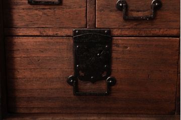 アンティーク家具　古民具・骨董　明治期　桐材製　渋い貫録のある佇まいの帳場箪笥(引き出し、桐箪笥、桐たんす)