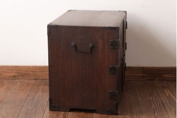 アンティーク家具　古民具・骨董　明治期　桐材製　渋い貫録のある佇まいの帳場箪笥(引き出し、桐箪笥、桐たんす)