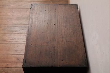 アンティーク家具　古民具・骨董　明治期　桐材製　渋い貫録のある佇まいの帳場箪笥(引き出し、桐箪笥、桐たんす)