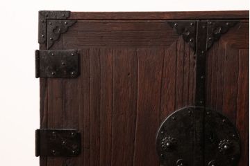 アンティーク家具　古民具・骨董　明治期　桐材製　渋い貫録のある佇まいの帳場箪笥(引き出し、桐箪笥、桐たんす)