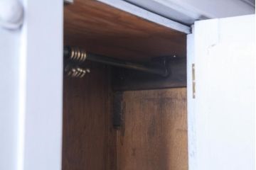 ペイント家具　イギリスアンティーク　可憐で落ち着きのあるグレーの薄型ワードローブ(洋服タンス)