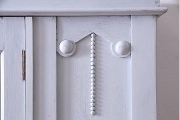 ペイント家具　イギリスアンティーク　可憐で落ち着きのあるグレーの薄型ワードローブ(洋服タンス)