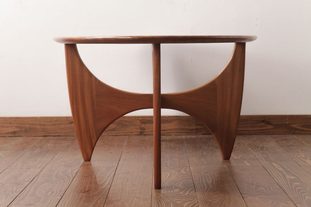 ヴィンテージ家具　【商談品】北欧ビンテージ　G-plan(ジープラン)　ガラストップがおしゃれなチーク材のコーヒーテーブル(センターテーブル)(1)