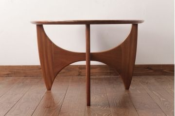 ヴィンテージ家具　【商談品】北欧ビンテージ　G-plan(ジープラン)　ガラストップがおしゃれなチーク材のコーヒーテーブル(センターテーブル)(1)