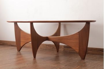 ヴィンテージ家具　【商談品】北欧ビンテージ　G-plan(ジープラン)　ガラストップがおしゃれなチーク材のコーヒーテーブル(センターテーブル)(1)