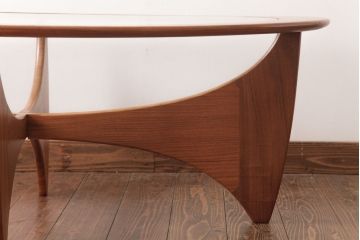 ヴィンテージ家具　【商談品】北欧ビンテージ　G-plan(ジープラン)　ガラストップがおしゃれなチーク材のコーヒーテーブル(センターテーブル)(1)